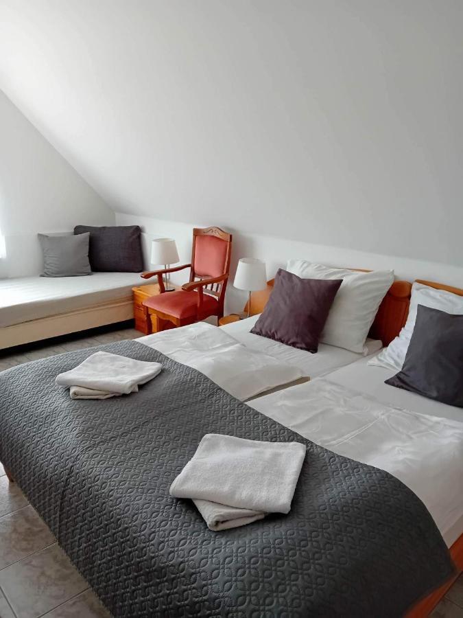 Bed and Breakfast Szentesi Panzió Fertőrákos Exterior foto