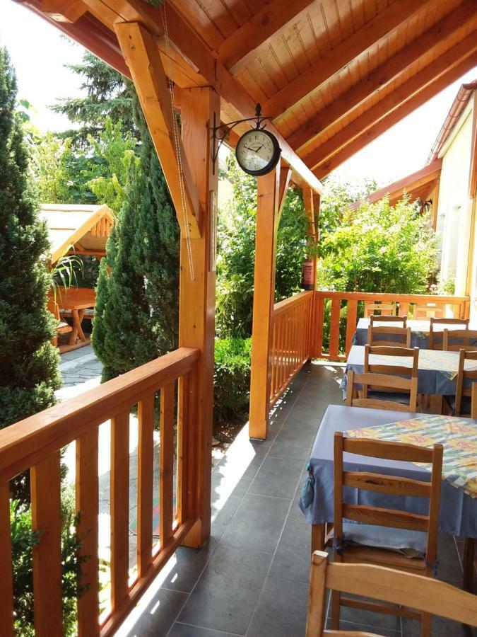 Bed and Breakfast Szentesi Panzió Fertőrákos Exterior foto